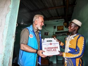 Tdv, Abidjan’da Prof. Dr. Ali Erbaş’ın Kurbanını Kesti