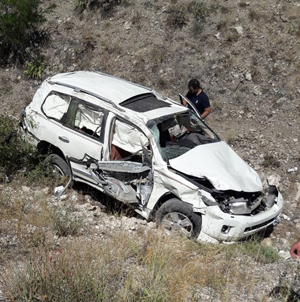 Bayburt'ta otomobil devrildi: 1 ölü, 6 yaralı