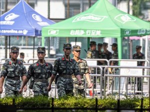 Çin’de Gövde Gösterisi Gibi Tatbikat