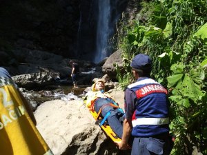 Kayalıklardan Düşen Vatandaş Kurtarıldı