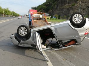Otomobilin Takla Atıp 100 Metre Sürüklenmesi Kamerada