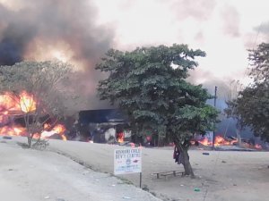 Akaryakıt Tankeri Patladı : 10 Ölü