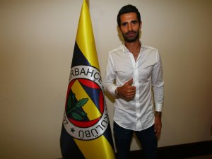 Alper Potuk Yeni Sözleşmesini İmzaladı