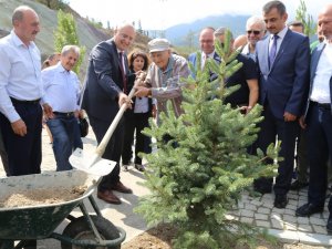Artvin’de Sıra Dışı Temel Atma Töreni