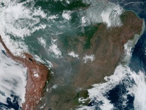 Amazon’daki Yangının İkinci Haftasında Asker Yola Çıkıyor