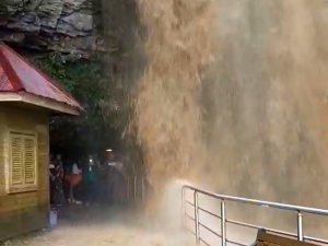 Dünyanın En Uzun İkinci Mağarasını Sel Vurdu