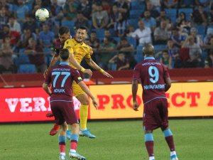 Bordo Mavili Ekip Evinde Rüzgar Estirdi