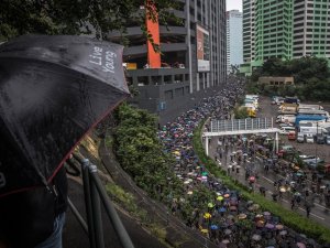 Hong Kong’da Olaylı Protesto: 36 Gözaltı