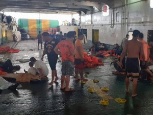 Filipinler’de Yanan Vapurdan 245 Kişi Kurtarıldı, 3 Kişi Öldü