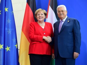 Merkel, Filistin Devlet Başkanı Abbas İle Görüştü