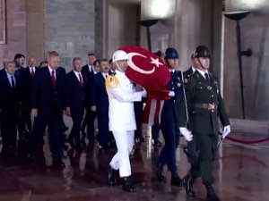 Devlet Erkanı Büyük Zafer’in 97. Yıl Dönümünde Anıtkabir’de