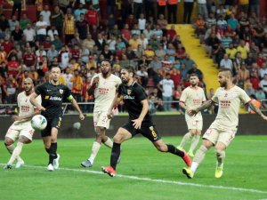 5 Gol, 4 Kırmızı Kartlı Maçın Kazananı Galatasaray