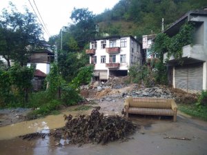 Trabzon’da Şiddetli Yağış Hasara Yol Açtı