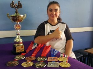İlçenin İlk Ve Tek Kadın Milli Bilek Güreşçisinin Hedefi Dünya Şampiyonluğu