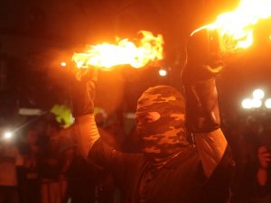 El Salvador’da Geleneksel Ateş Topu Festivali