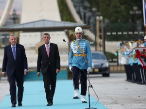 Çekya Başbakanı Babis’i Resmi Törenle Karşıladı
