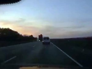 Freni Patlayan Tır İki Aracı Ezdi: Feci Kaza Kamerada