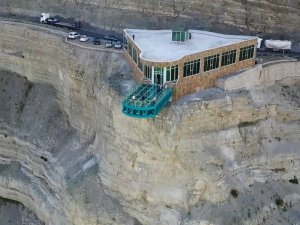 Türkiye’nin En Uzun Cam Terasına Ziyaretçiler Akın Ediyor