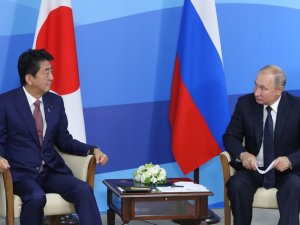 Putin’den Abe’nin İkinci Dünya Savaşı Barış Anlaşması Çağrısına Yanıt