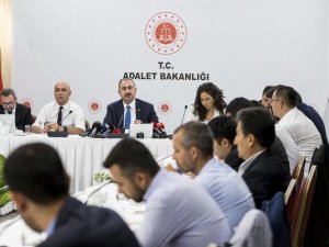 Adalet Bakanı Gül Yargı Muhabirleriyle Kahvaltıda Bir Araya Geldi