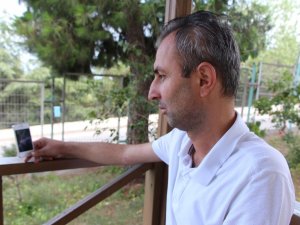 Kaybolan Horozunu Bulmak İçin Dedektif Gibi İz Sürüyor