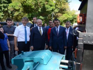 Tbmm Başkanı Şentop İle Bakan Pakdemirli Yerli Elektrikli Traktör Kullandı