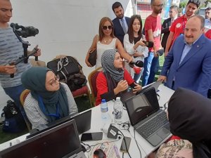 Bakan Varank Genç Hackathon Yarışmacılarını Ziyaret Etti