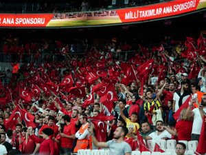 Beşiktaş Park Kırmızı-beyaz!
