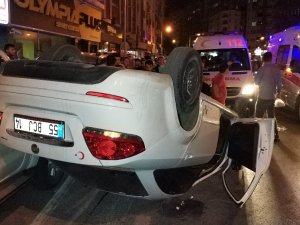 Samsun’da Alt Geçit Çıkışında Otomobil Takla Attı: 3 Yaralı