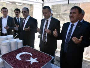 Gümüşhane’de Belediye Başkanlığı Tarafından Vatandaşlara Aşure İkram Edildi