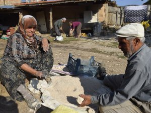 Köye Özel Toprakla Mayalanan Pekmez 200 Yıldır Gelir Kaynağı