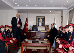 Halk Oyunları Ekibinden Vali Çakır'a Ziyaret