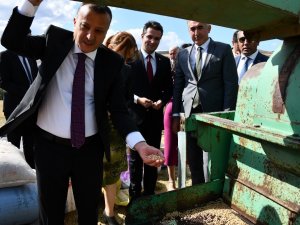 Kadın Yetişti, Herşey Yetişti