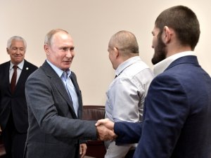 Putin, Müslüman Dövüşçü Nurmagomedov İle Bir Araya Geldi