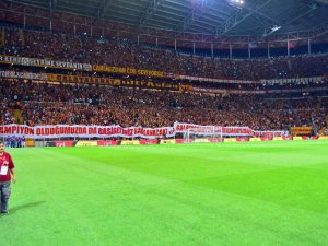 Galatasaray Taraftarından Tff’nin Kararlarına Tepki
