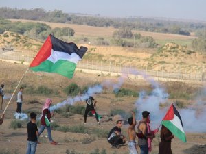 İsrail Askerleri Gazze Sınırında 55 Filistinliyi Yaraladı