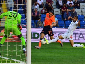 Süper Lig: Medipol Başakşehir: 0 - Dg Sivasspor: 0 (Maç Devam Ediyor)