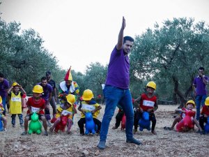İdlib’te Savaş Çocuklarının Buruk Eğlencesi