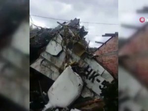 Evin Çatısına Küçük Uçak Düştü: 7 Ölü