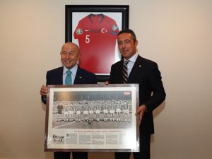 Ali Koç’tan Federasyon Başkanına Manidar Hediye!