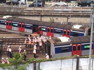 Hong Kong’da Tren Kazası: 8 Yaralı