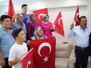 Rıza Kayaalp’in 4. Dünya Şampiyonluğu Ailesini Sevince Boğdu