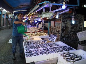 Sezon Başından Beri İlk Kez Bol Avlanan Hamsi Tezgahları Süslemeye Başladı
