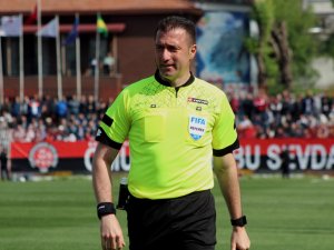 Kayserispor-denizlispor Maçını Hüseyin Göçek Yönetecek