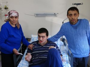 Tedavisi İçin Sağlık Bakanlığı’nın Devreye Girdiği Engelli Tayfun Ağrıyan Dişinden Kurtuldu
