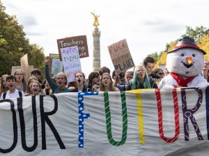 Almanya’da Öğrenciler "İklim Değişikliği" İçin Sokağa Döküldü