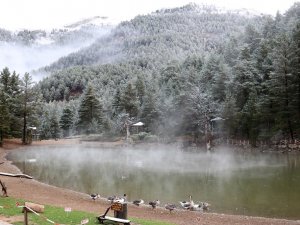 Limni Gölü’ne Mevsimin İlk Karı Yağdı