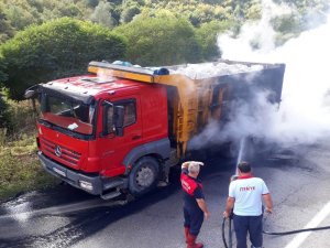 Sinop’ta Taş Yüklü Kamyon Alev Aldı