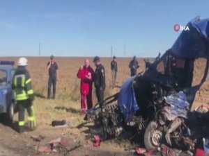 Akaryakıt Tankeriyle Yolcu Otobüsü Çarpıştı: 9 Ölü, 11 Yaralı