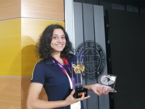 Milli Atletizm Sporcusu Melike Malkoç: "Bayrağımızı Dalgalandırdığım İçin Çok Mutluyum"
